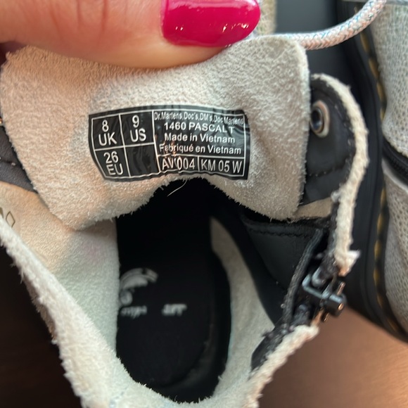 Kids Dr. Marten’s boots - Picture 4 of 4